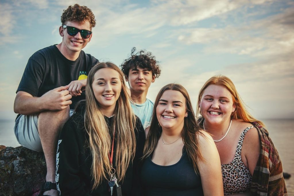 How to Help Your Teenager Make New Friends?