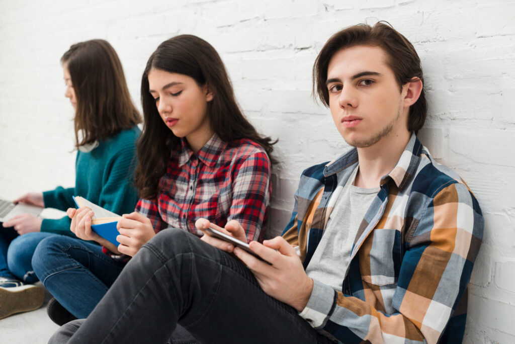 3 teens who suffer from drug addiction currently skipping school.