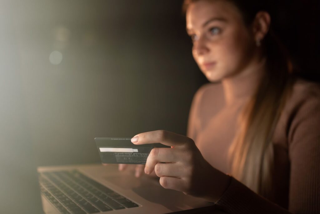 A female teen buys drugs online using her parent's credit card. 